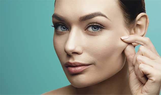 Sofwave ultrasound skin lifting Amsterdam - woman pinching the skin on her cheek Woman pinching the skin on her cheek for Sofwave ultrasound skin lifting in Amsterdam